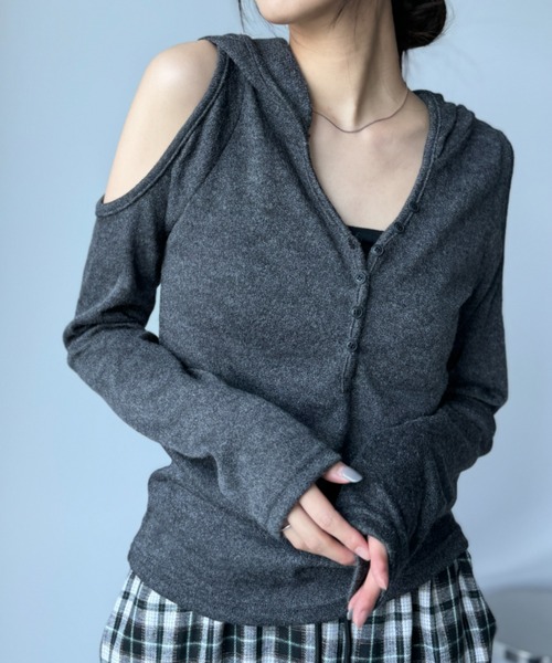 Y2K SYNAPSE FACTORY（ワイツーケー シナプスファクトリー）の「【フード付き】肩スリットロングスリーブTシャツ（Tシャツ/カットソー・レディース・ダークグレー/ブラウン/グレー・FREE）」の22枚目の写真