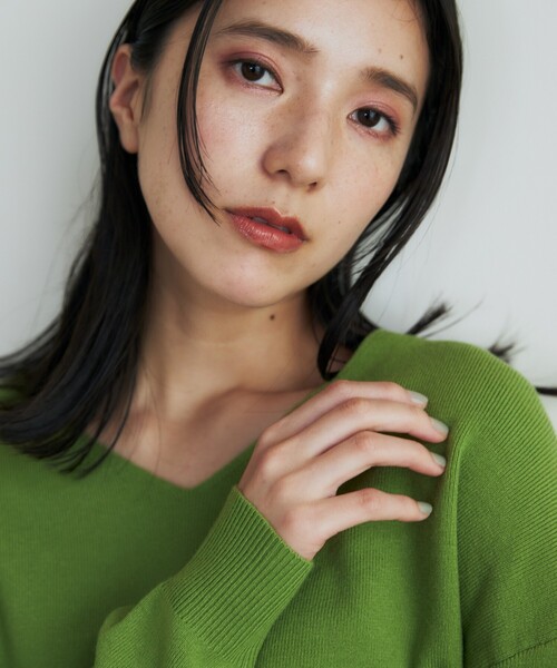 THE SHOP TK （ザ ショップ ティーケー ）の「◆【毛玉になりにくい／静電気防止】Vネックニット／洗える（ニット/セーター・レディース・ブラック/スモーキーグリーン系/グレー/パープル系/オフホワイト・12/13）」の6枚目の写真