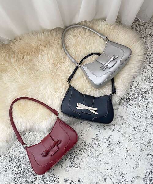 MAJESTIC LEGON（マジェスティックレゴン）の「フロントリボンクラシカルバッグ（ハンドバッグ・レディース・シルバー/ブラック/ボルドー・FREE）」の11枚目の写真