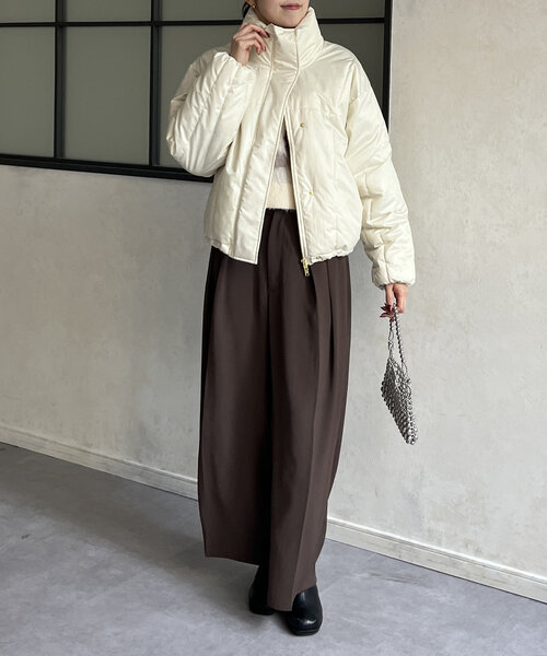 Thevon（ゼボン）の「スタンドネック中綿ショートブルゾン（ダウンジャケット/コート・レディース・ブラック/アイボリー/ベージュ・FREE）」の11枚目の写真