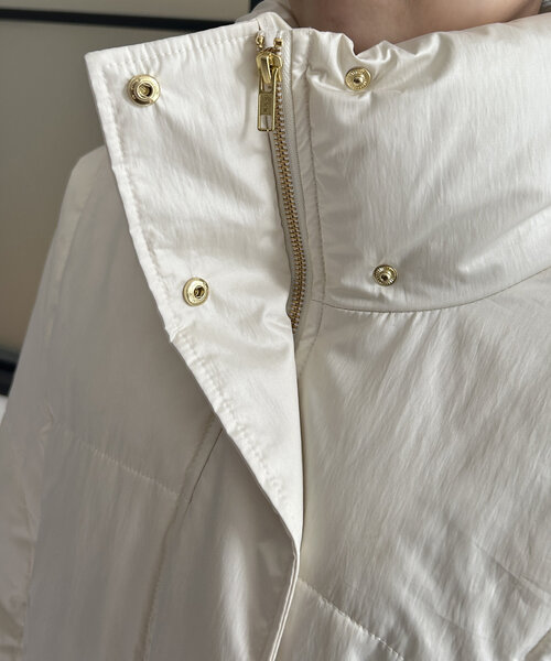 Thevon（ゼボン）の「スタンドネック中綿ショートブルゾン（ダウンジャケット/コート・レディース・ブラック/アイボリー/ベージュ・FREE）」の17枚目の写真