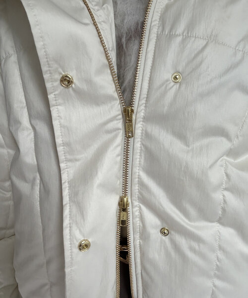 Thevon（ゼボン）の「スタンドネック中綿ショートブルゾン（ダウンジャケット/コート・レディース・ブラック/アイボリー/ベージュ・FREE）」の18枚目の写真