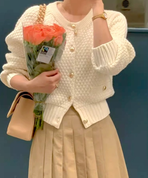 MILAE（ミレ）の「クルーネックニットカーディガン（カーディガン/ボレロ・レディース・オフホワイト/ブルー/ベージュ・FREE）」の2枚目の写真