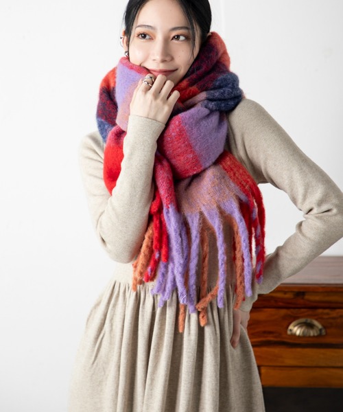 MILLION CARATS（ミリオンカラッツ）の「華やかさと実用性を兼ね備えた主役級マフラーセットニットワンピース（ワンピース・レディース・ブラウン/オフホワイト/チャコールグレー/ブラック・FREE）」の5枚目の写真