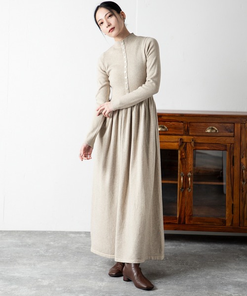 MILLION CARATS（ミリオンカラッツ）の「華やかさと実用性を兼ね備えた主役級マフラーセットニットワンピース（ワンピース・レディース・ブラウン/オフホワイト/チャコールグレー/ブラック・FREE）」の12枚目の写真