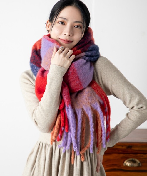 MILLION CARATS（ミリオンカラッツ）の「華やかさと実用性を兼ね備えた主役級マフラーセットニットワンピース（ワンピース・レディース・ブラウン/オフホワイト/チャコールグレー/ブラック・FREE）」の13枚目の写真