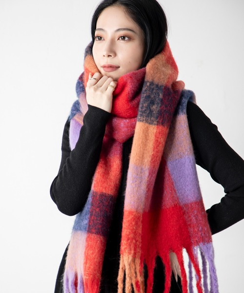 MILLION CARATS（ミリオンカラッツ）の「華やかさと実用性を兼ね備えた主役級マフラーセットニットワンピース（ワンピース・レディース・ブラウン/オフホワイト/チャコールグレー/ブラック・FREE）」の15枚目の写真