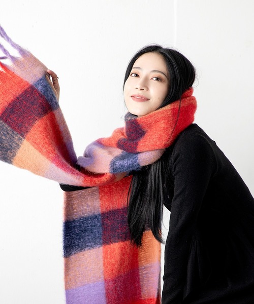 MILLION CARATS（ミリオンカラッツ）の「華やかさと実用性を兼ね備えた主役級マフラーセットニットワンピース（ワンピース・レディース・ブラウン/オフホワイト/チャコールグレー/ブラック・FREE）」の17枚目の写真