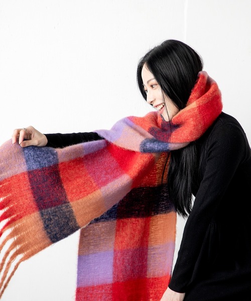 MILLION CARATS（ミリオンカラッツ）の「華やかさと実用性を兼ね備えた主役級マフラーセットニットワンピース（ワンピース・レディース・ブラウン/オフホワイト/チャコールグレー/ブラック・FREE）」の18枚目の写真