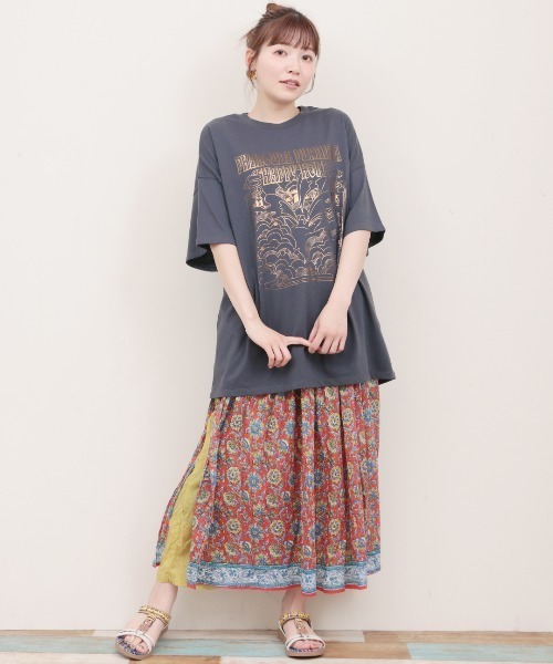 チチカカ（チチカカ）の「ホーリー箔プリントＴシャツ【ユニセックス】（Tシャツ/カットソー・レディース・チャコールグレー/オフホワイト・FREE）」の4枚目の写真