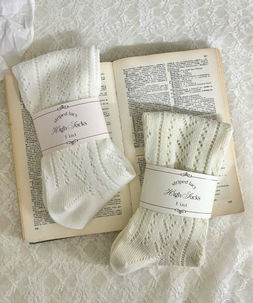 F i.n.t(フィント)の「ストライプレーシーハイソックス/fint フィント(ソックス/靴下・レディース・オフホワイト/クリーム・FREE)」の1枚目の写真