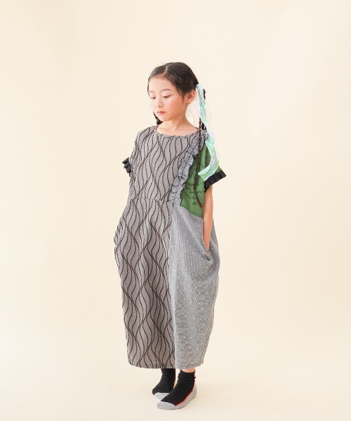 unica（ユニカ）の「切替えドルマンワンピース（ワンピース・キッズ・グリーン/ブラック/オフホワイト・XL/L/M/S）」の3枚目の写真