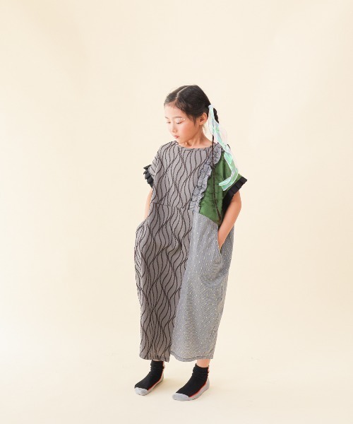 unica（ユニカ）の「切替えドルマンワンピース（ワンピース・キッズ・グリーン/ブラック/オフホワイト・XL/L/M/S）」の5枚目の写真