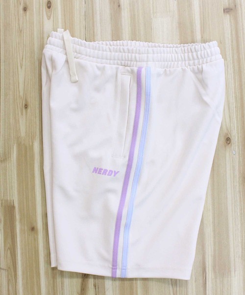 NERDY（ノルディ）の「NERDY バイカラーメンズトラックハーフパンツ NY BICOLOR MEN'S TRACK HALF PANTS（スウェットパンツ・メンズ・クリーム・M/L）」の4枚目の写真