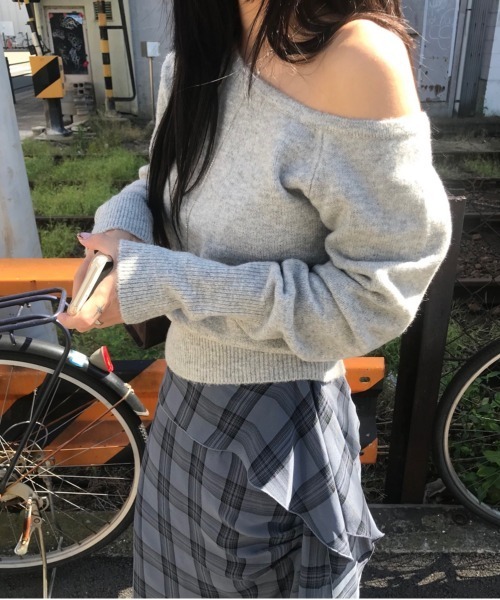 by muni:r(バイ ムニール)の「アンバランスニット(ニット/セーター・レディース・グレー/アイボリー/ブラック・FREE)」の3枚目の写真