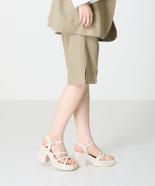 ORiental TRaffic(オリエンタルトラフィック)の「ナローストラップ厚底ヒールサンダル/51203(サンダル・レディース・ホワイト/ブルー/ブラック・LL/L/M/S/SS/3L)」の5枚目の写真