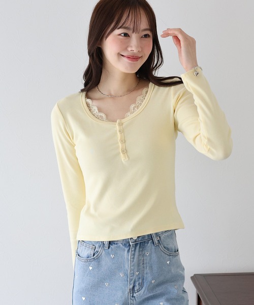 BLUEEAST(ブルーイースト)の「レース付ヘンリーネックカットソー(Tシャツ/カットソー・レディース・グレー/ブラック/イエロー/ホワイト・MEDIUM)」の4枚目の写真