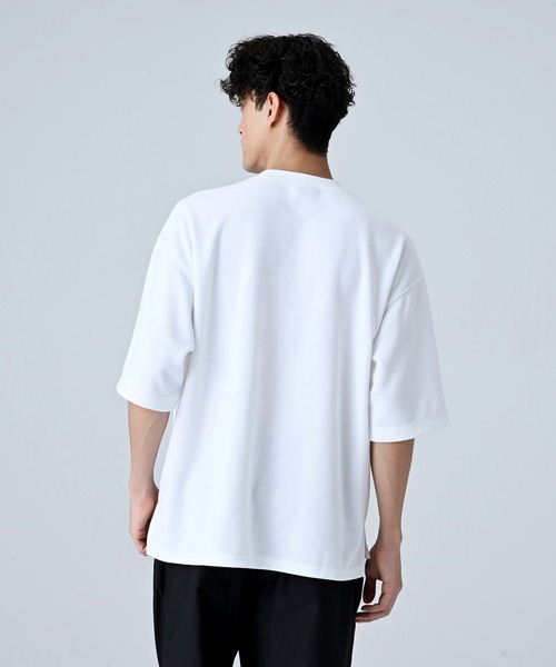 NEW BALANCE(ニューバランス)の「MET24 Oversized Pocket Tee(Tシャツ/カットソー・メンズ・ブラック/ライトカーキ/ホワイト・X-LARGE/LARGE/MEDIUM/SMALL)」の5枚目の写真