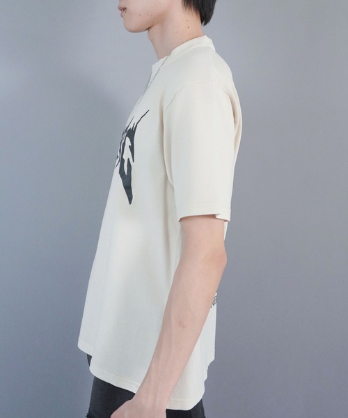 SPINNS（スピンズ）の「ピグメント加工バックプリントTシャツ/バンT風/古着風/短丈（Tシャツ/カットソー・メンズ・ブラウン/ブラック/カーキ/ホワイト・ONESIZE）」の17枚目の写真