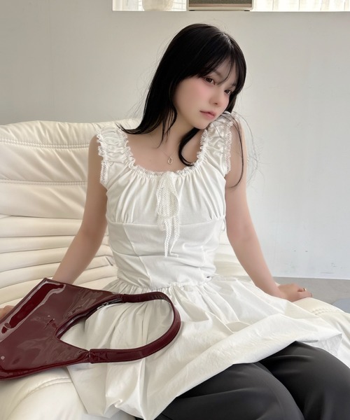 Ada.(エイダ)の「ギャザーショルダー 胸元リボン バルーン ミニワンピース(ワンピース・レディース・ブラック/ホワイト・FREE)」の1枚目の写真
