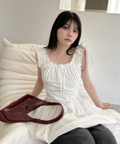 Ada.(エイダ)の「ギャザーショルダー 胸元リボン バルーン ミニワンピース(ワンピース・レディース・ブラック/ホワイト・FREE)」の6枚目の写真