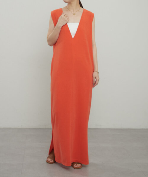earthy(アーシー)の「パイルVネックロングワンピース(ワンピース・レディース・オレンジ/ベージュ/ブラック・SMALL/MEDIUM)」の9枚目の写真