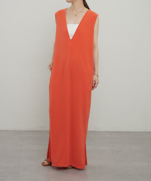 earthy(アーシー)の「パイルVネックロングワンピース(ワンピース・レディース・オレンジ/ベージュ/ブラック・SMALL/MEDIUM)」の7枚目の写真