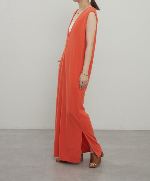 earthy(アーシー)の「パイルVネックロングワンピース(ワンピース・レディース・オレンジ/ベージュ/ブラック・SMALL/MEDIUM)」の6枚目の写真