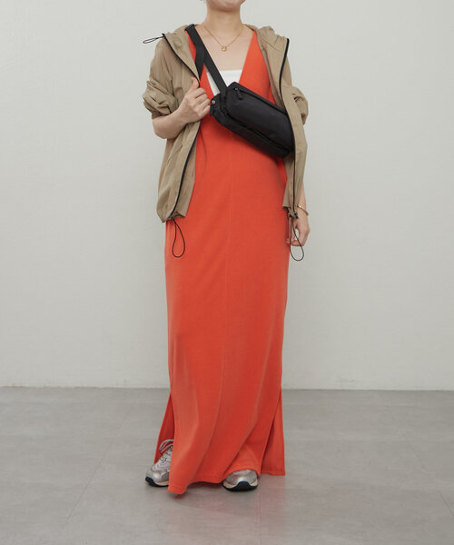 earthy(アーシー)の「パイルVネックロングワンピース(ワンピース・レディース・オレンジ/ベージュ/ブラック・SMALL/MEDIUM)」の20枚目の写真