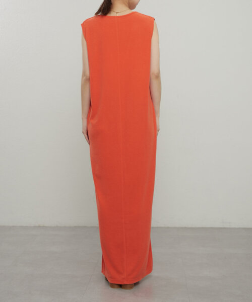earthy(アーシー)の「パイルVネックロングワンピース(ワンピース・レディース・オレンジ/ベージュ/ブラック・SMALL/MEDIUM)」の17枚目の写真
