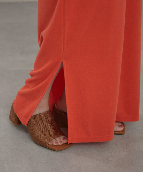 earthy(アーシー)の「パイルVネックロングワンピース(ワンピース・レディース・オレンジ/ベージュ/ブラック・SMALL/MEDIUM)」の13枚目の写真