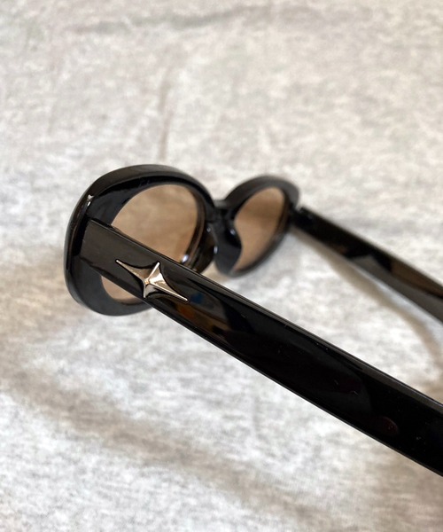 VIBGYOR（ヴィブジョー）の「ユニセックス ラウンドカラーサングラス(CZ)（サングラス・レディース・ブラック/ブラウン・FREE）」の8枚目の写真