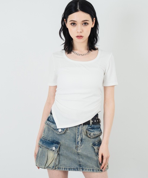 ANAP(アナップ)の「ウエストギャザー ラウンドネック Tシャツ(Tシャツ/カットソー・レディース・ブラウン/ホワイト/ブラック・FREE)」の2枚目の写真