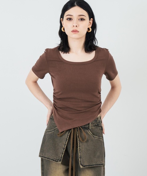 ANAP(アナップ)の「ウエストギャザー ラウンドネック Tシャツ(Tシャツ/カットソー・レディース・ブラウン/ホワイト/ブラック・FREE)」の7枚目の写真