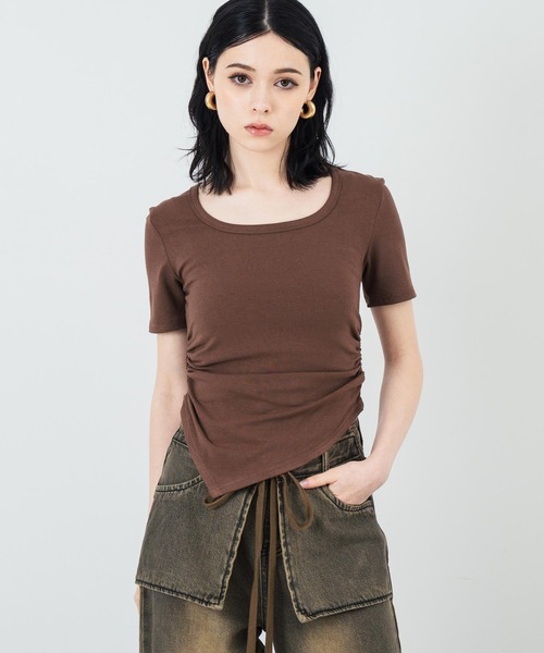 ANAP(アナップ)の「ウエストギャザー ラウンドネック Tシャツ(Tシャツ/カットソー・レディース・ブラウン/ホワイト/ブラック・FREE)」の8枚目の写真