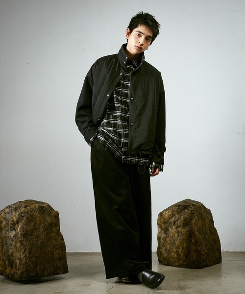 Dulcamara(ドゥルカマラ)の「ヴィンテージNYパデッド切替JK(ブルゾン・メンズ・オリーブ系/ブラック×ブラック・0/1)」の4枚目の写真