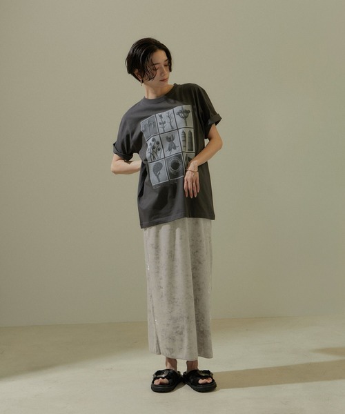 SALON adam et rope'（サロン アダム エ ロペ）の「【WEB限定】【KARL BLOSSFELDT（カールブロスフェルト）】フォトTシャツ 2 /25SS（Tシャツ/カットソー・レディース・グレー/チャコールグレー/ホワイト/ホワイト系その他・FREE）」の7枚目の写真