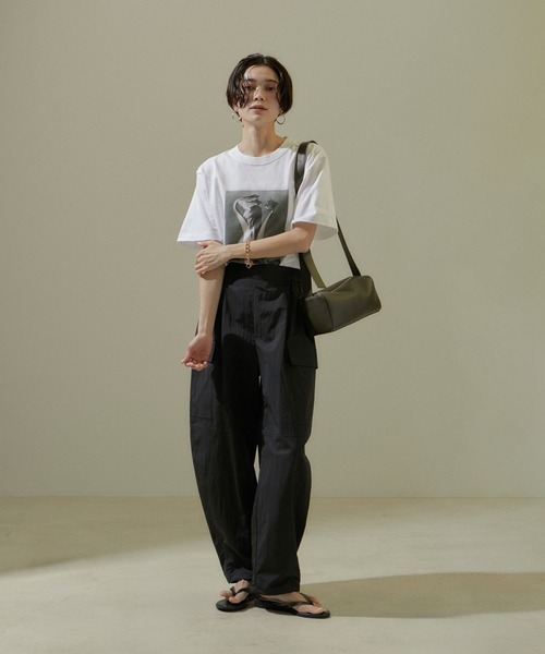 SALON adam et rope'（サロン アダム エ ロペ）の「【WEB限定】【KARL BLOSSFELDT（カールブロスフェルト）】フォトTシャツ 2 /25SS（Tシャツ/カットソー・レディース・グレー/チャコールグレー/ホワイト/ホワイト系その他・FREE）」の8枚目の写真