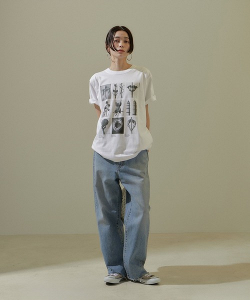 SALON adam et rope'（サロン アダム エ ロペ）の「【WEB限定】【KARL BLOSSFELDT（カールブロスフェルト）】フォトTシャツ 2 /25SS（Tシャツ/カットソー・レディース・グレー/チャコールグレー/ホワイト/ホワイト系その他・FREE）」の10枚目の写真