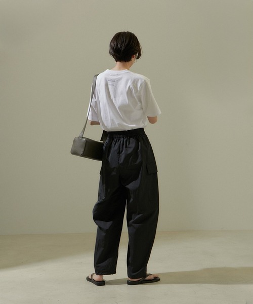 SALON adam et rope'（サロン アダム エ ロペ）の「【WEB限定】【KARL BLOSSFELDT（カールブロスフェルト）】フォトTシャツ 2 /25SS（Tシャツ/カットソー・レディース・グレー/チャコールグレー/ホワイト/ホワイト系その他・FREE）」の16枚目の写真