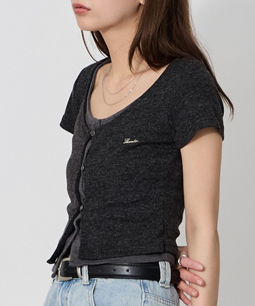 VQ（ブイキュー）の「＼フロント部分のレイヤードがカワイイ／Layered cropped cardigan / レイヤード クロップド丈 カーデ（Tシャツ/カットソー・レディース・ブラック/グレー/オートミール・FREE）」の7枚目の写真