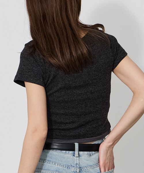 VQ（ブイキュー）の「＼フロント部分のレイヤードがカワイイ／Layered cropped cardigan / レイヤード クロップド丈 カーデ（Tシャツ/カットソー・レディース・ブラック/グレー/オートミール・FREE）」の6枚目の写真