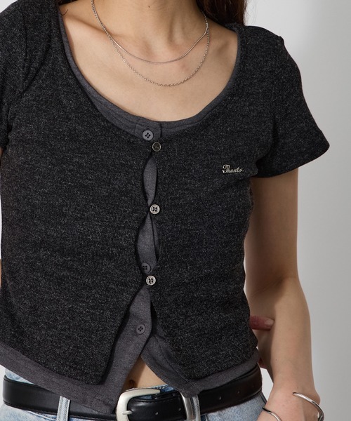 VQ（ブイキュー）の「＼フロント部分のレイヤードがカワイイ／Layered cropped cardigan / レイヤード クロップド丈 カーデ（Tシャツ/カットソー・レディース・ブラック/グレー/オートミール・FREE）」の5枚目の写真