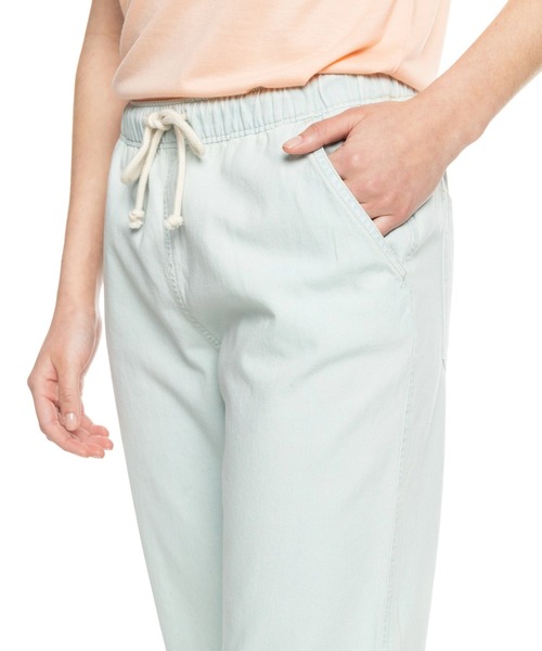 ROXY（ロキシー）の「SLOW SWELL REGULAR /ロキシーウエストゴムライトデニムパンツ（デニムパンツ・レディース・ブルー・SMALL/X-SMALL）」の4枚目の写真