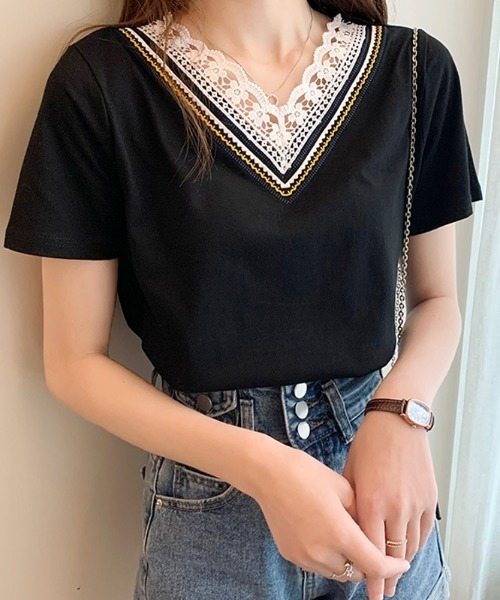 Kuroba(クロバ)の「刺繍レースVネックTシャツ(Tシャツ/カットソー・レディース・ホワイト/ブラック・M/L)」の2枚目の写真