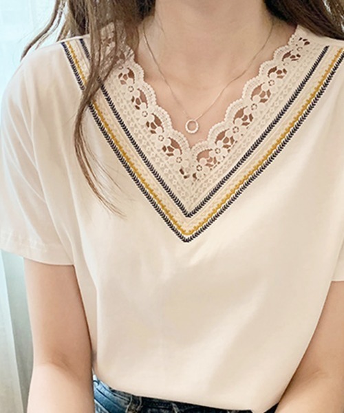 Kuroba(クロバ)の「刺繍レースVネックTシャツ(Tシャツ/カットソー・レディース・ホワイト/ブラック・M/L)」の7枚目の写真