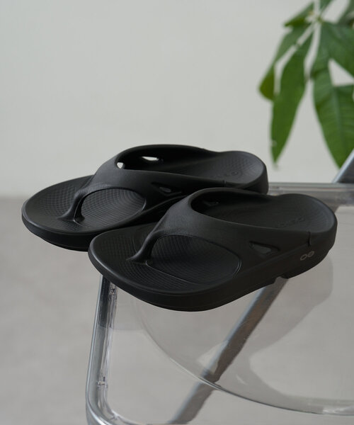 OOFOS（ウーフォス）の「【OOFOS/ウーフォス】OORIGINAL（サンダル・レディース・ブラック/ベージュ/オリーブ・24cm/25cm/27cm/28cm/23cm）」の2枚目の写真