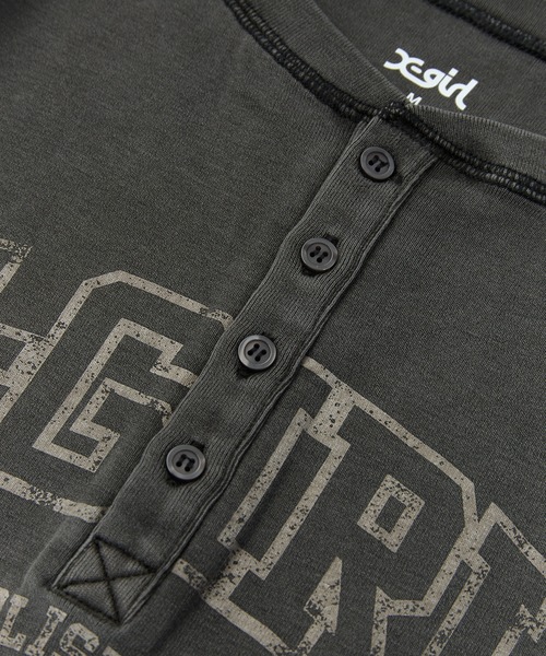 X-girl（エックスガール）の「COLLEGE LOGO L/S COMPACT TOP（Tシャツ/カットソー・レディース・ブラック/ブラウン/ネイビー・S/M）」の7枚目の写真