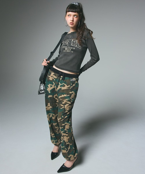 X-girl（エックスガール）の「COLLEGE LOGO L/S COMPACT TOP（Tシャツ/カットソー・レディース・ブラック/ブラウン/ネイビー・S/M）」の15枚目の写真