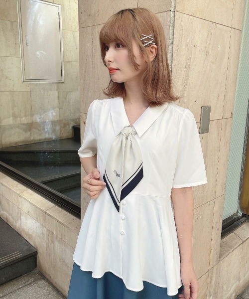 an another angelus（アンアナザーアンジェラス）の「スカーフ付きペプラムシャツ/ fint　フィント　夏服（シャツ/ブラウス・レディース・ライトグリーン/オフホワイト・FREE）」の6枚目の写真